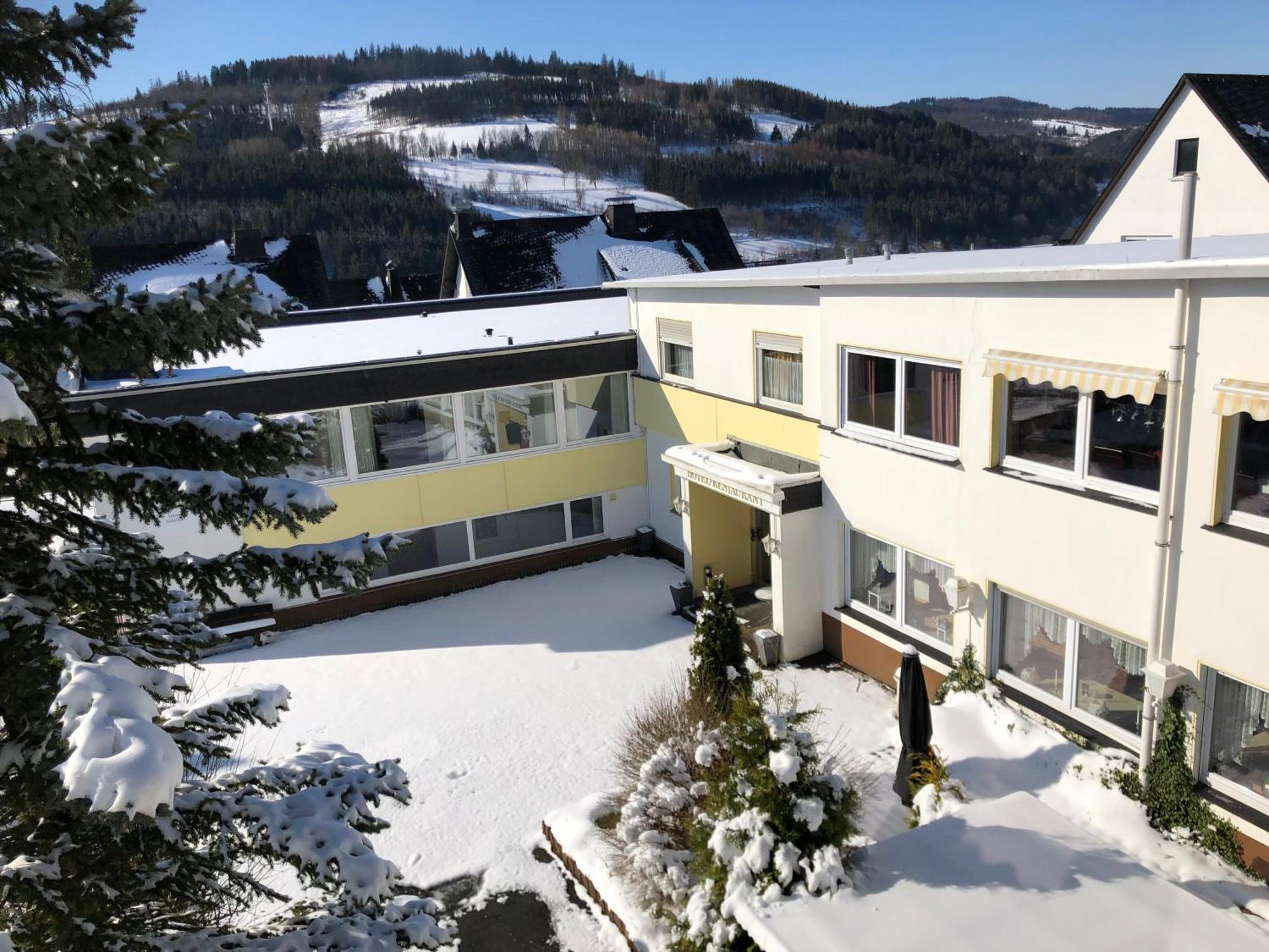 Berghotel Natura Bed & Breakfast Винтерберг Экстерьер фото